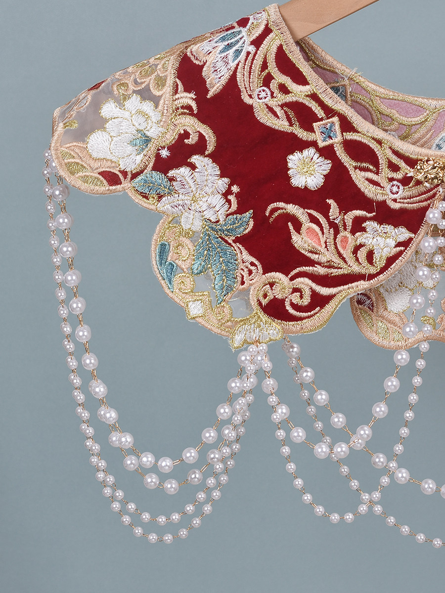 Beaded Red Cloud Collar, Chine - đánh giá và giá Beading